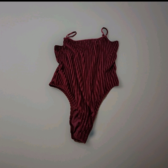 La La Land Creative Co Burgundy Velvet Tank Top Bodysuit Size Small - Picture 1 of 7